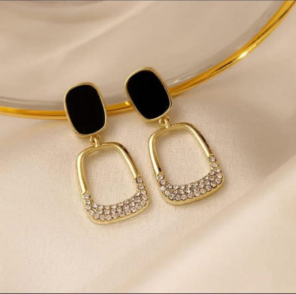 Stylish Earrings – Effortless Elegance Earing for Women Fashion Stylish Anti Tarnish earrings For Girls