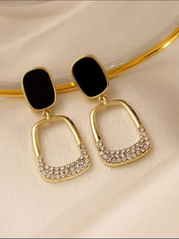 Stylish Earrings – Effortless Elegance Earing for Women Fashion Stylish Anti Tarnish earrings For Girls
